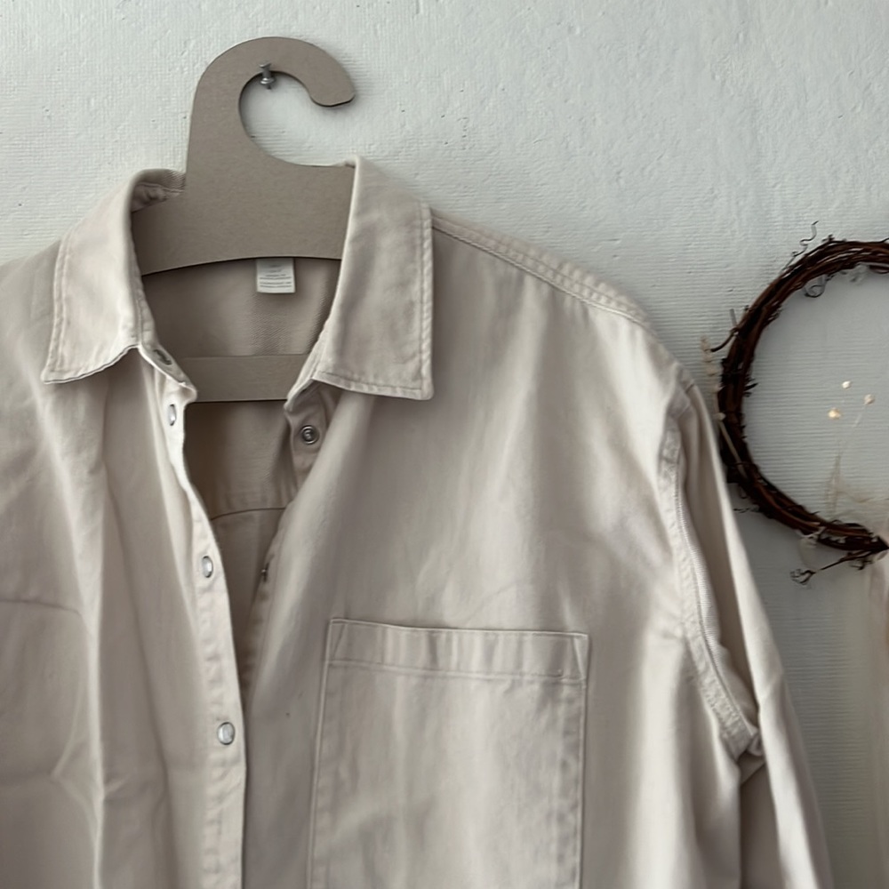 H&M 100% cotton snap down shirt